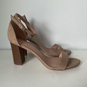 Madden Girl Nude Tan Faux Suede Ankle Strap Block Heels Bellaas Sz 9.5 NEW